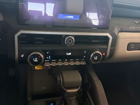 Used 2025 Toyota Tacoma Limited AWD/4WD image 3