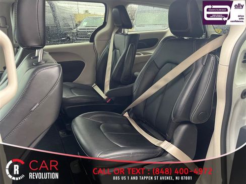 Used 2024 Chrysler Pacifica Limited FWD image 34