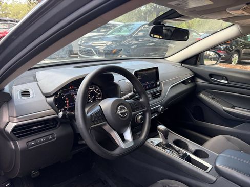 Used 2025 Nissan Altima 2.5 SV FWD image 34