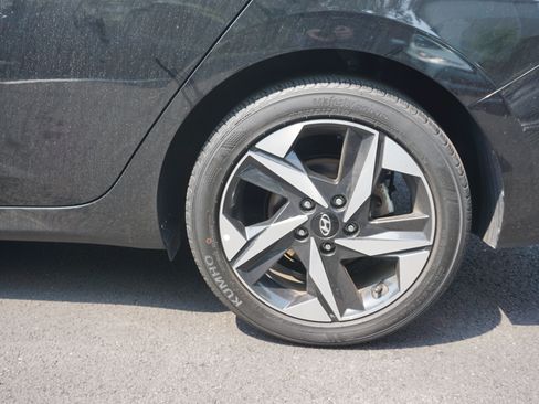 Used 2023 Hyundai Elantra SEL w/ Convenience Package FWD image 6