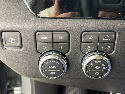 New 2026 GMC Sierra 2500 SLT w/ SLT Premium Package AWD/4WD image 12