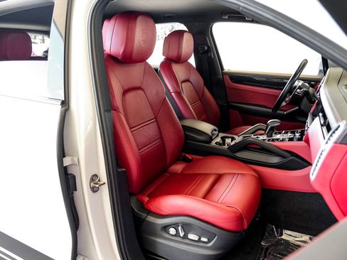 Used 2020 Porsche Cayenne AWD/4WD image 35