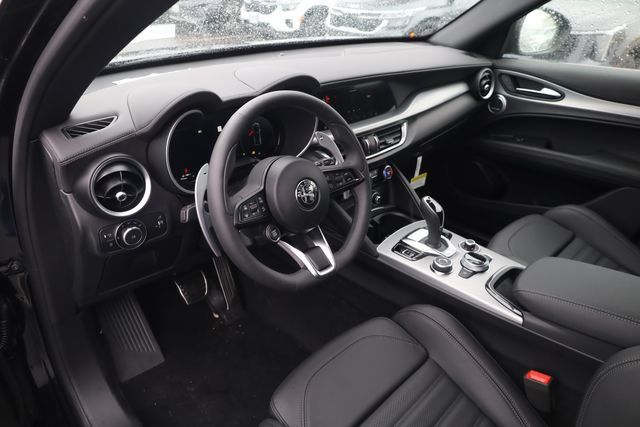 New 2025 Alfa Romeo Stelvio Sprint AWD/4WD image 8