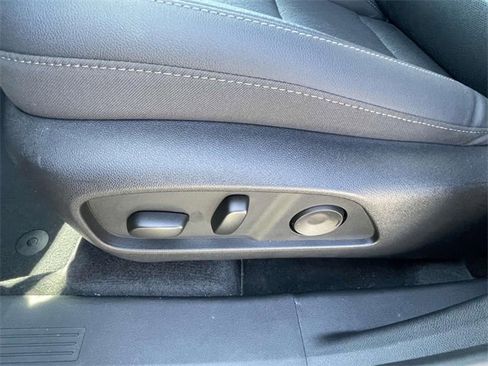 Certified 2025 Chevrolet Equinox LT w/ Convenience Package II image 15