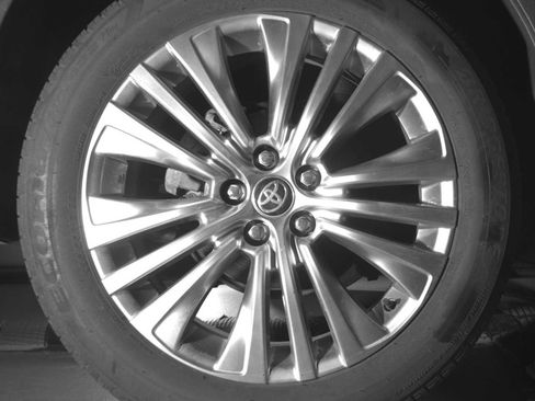 Used 2021 Toyota Venza Limited w/ Advanced Technology Package image 12