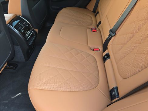 Used 2025 BMW X5 sDrive40i w/ Premium Package RWD image 13