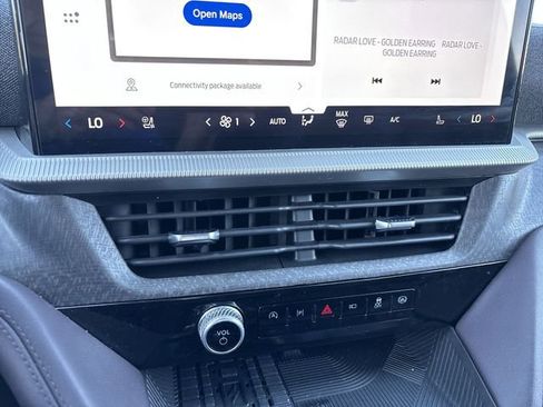 Used 2025 Ford Explorer Platinum RWD image 17