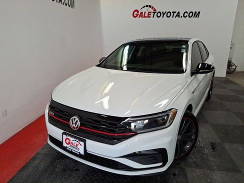 Used 2019 Volkswagen Jetta GLI image 2