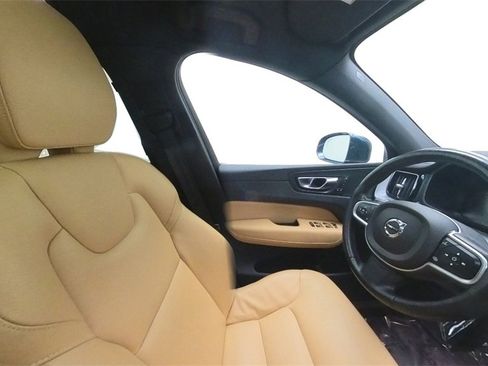 Used 2020 Volvo XC60 T6 Momentum image 33