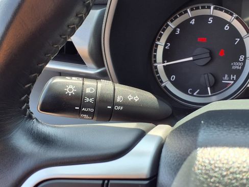 Used 2025 Toyota Highlander LE FWD image 8