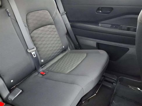 Used 2024 Nissan Pathfinder S image 18