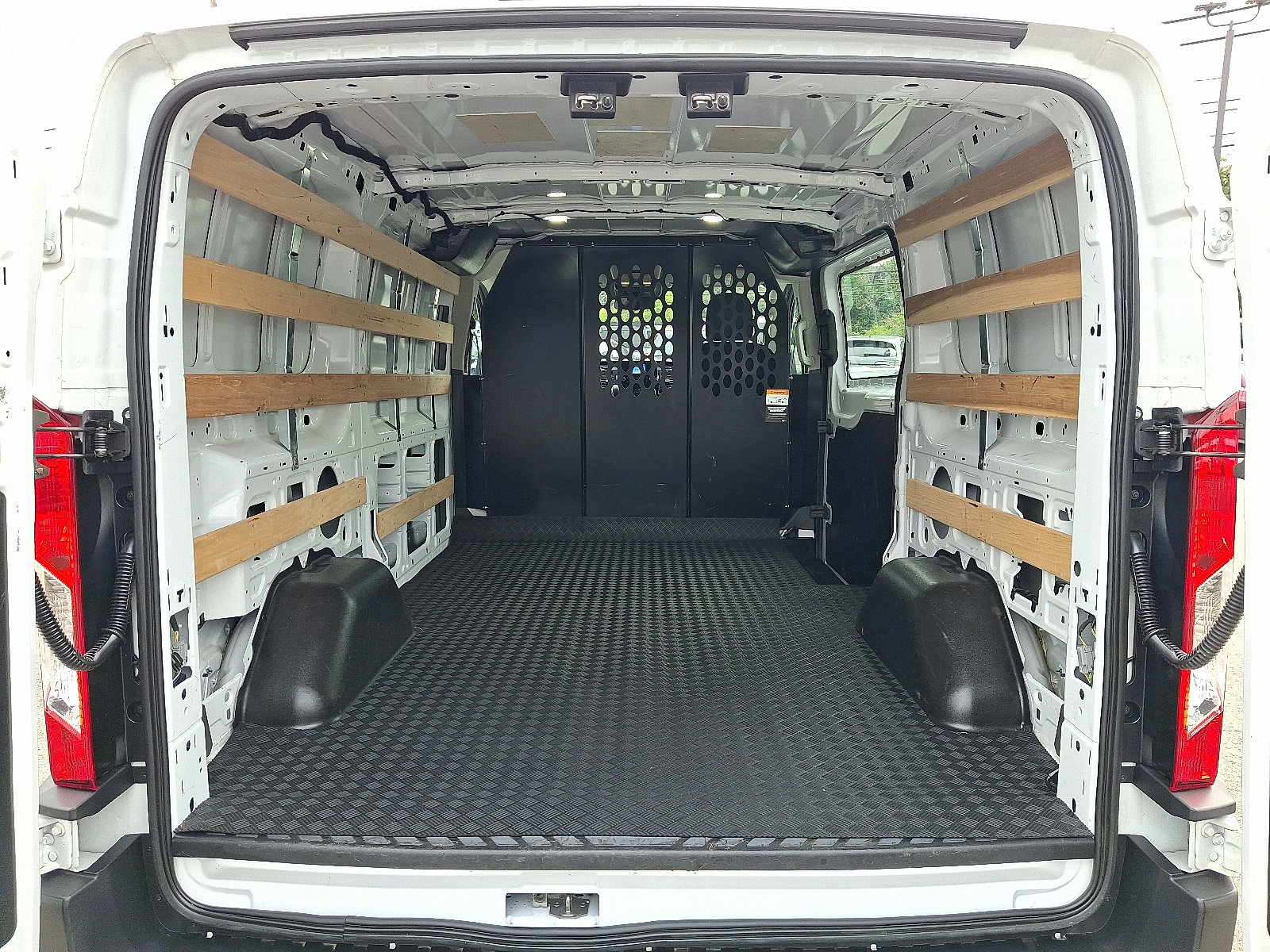 Used 2025 Ford Transit 250 Low Roof w/ Exterior Upgrade Package RWD image 28