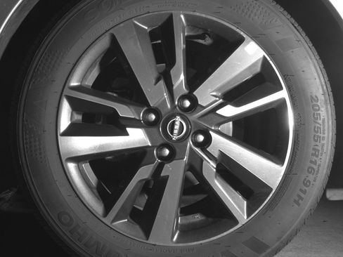 Used 2025 Nissan Versa SV FWD image 12