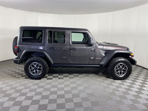 Used 2025 Jeep Wrangler Unlimited Rubicon w/ Convenience Group AWD/4WD image 6