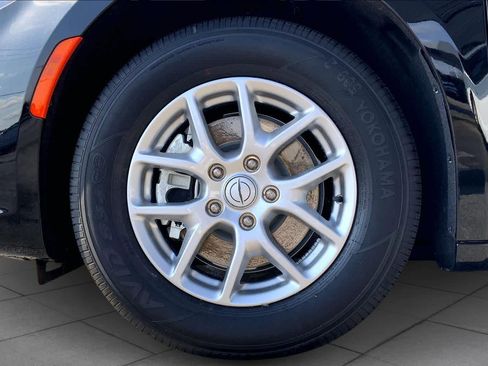 New 2026 Chrysler Pacifica Select image 8