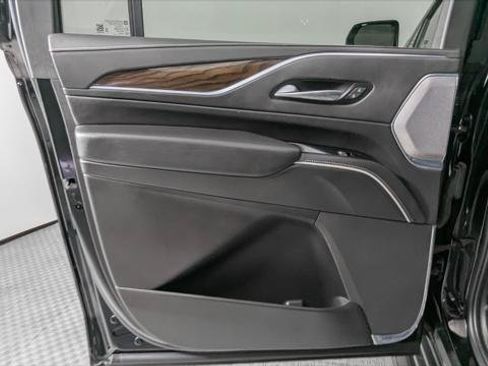 Used 2022 Cadillac Escalade ESV Sport Platinum AWD/4WD image 17