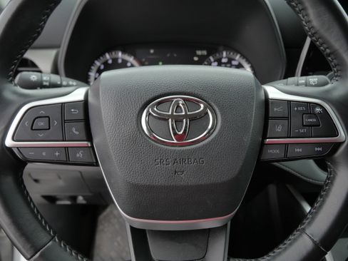 Certified 2024 Toyota Highlander LE image 26
