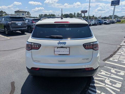 Used 2018 Jeep Compass Latitude w/ Popular Equipment Group FWD image 6