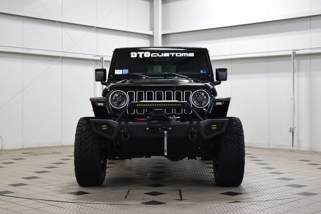 Used 2025 Jeep Wrangler Unlimited Sahara AWD/4WD image 2
