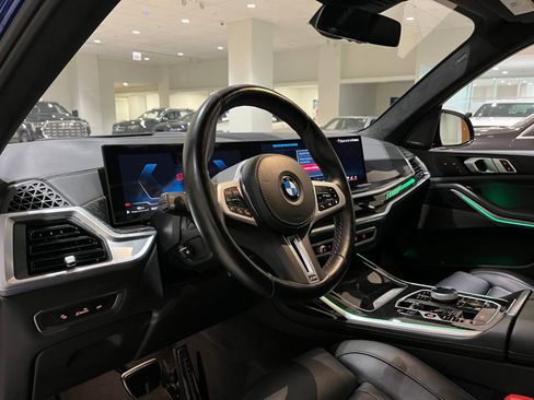Used 2025 BMW X7 M60i AWD/4WD image 16