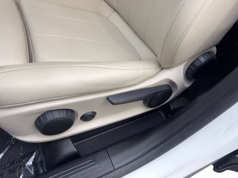 Used 2022 Mercedes-Benz GLB 250 image 28