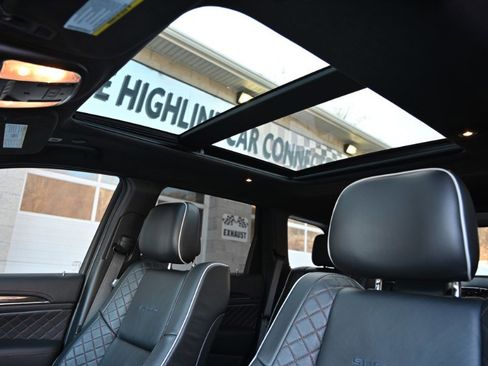 Used 2020 Jeep Grand Cherokee Summit image 3