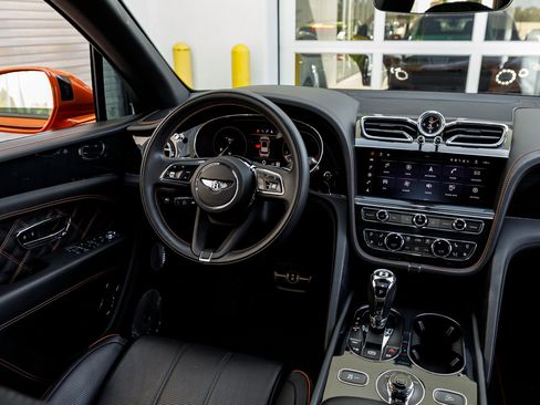 Used 2021 Bentley Bentayga image 31