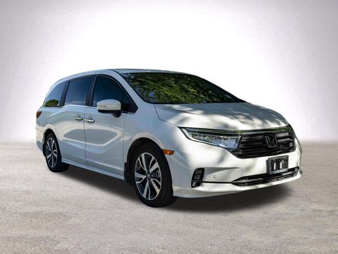 Used 2024 Honda Odyssey Touring image 2
