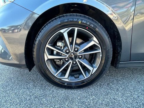 Used 2024 Kia Forte LXS image 10