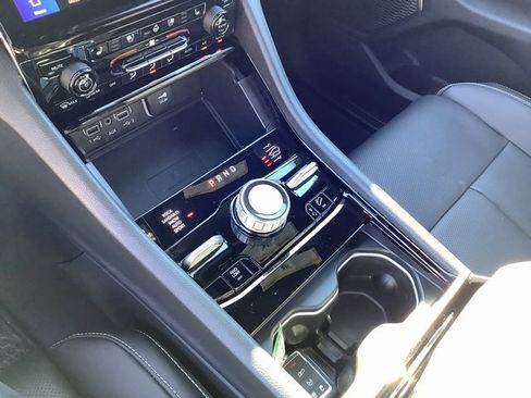 New 2025 Jeep Grand Cherokee Overland w/ Luxury Tech Group IV image 18