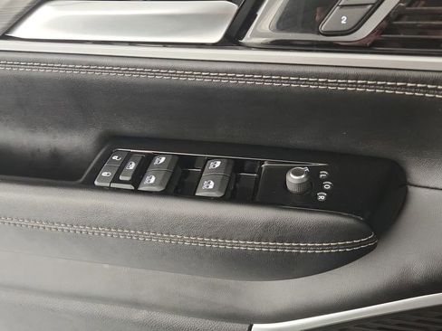 Used 2023 Jeep Wagoneer Series II AWD/4WD image 15