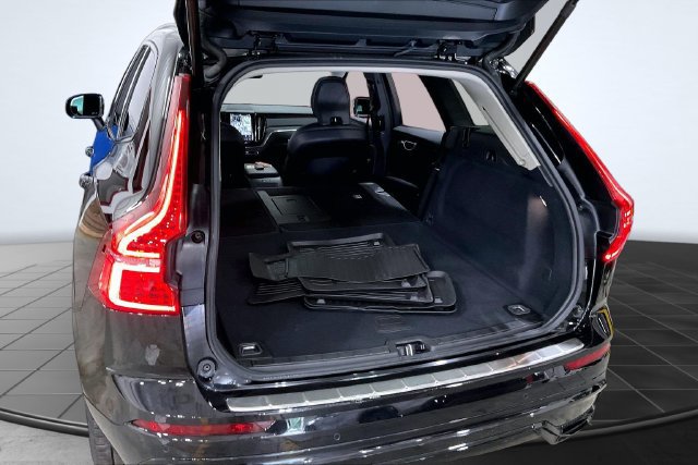 Certified 2025 Volvo XC60 B5 Core w/ Climate Package AWD/4WD image 7