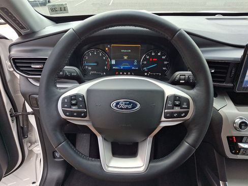 Certified 2023 Ford Explorer XLT w/ Equipment Group 202A AWD/4WD image 23