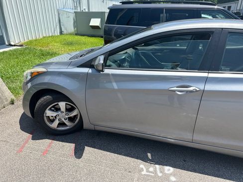 Used 2014 Hyundai Elantra SE FWD image 16