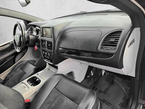 Used 2019 Dodge Grand Caravan SXT FWD image 21