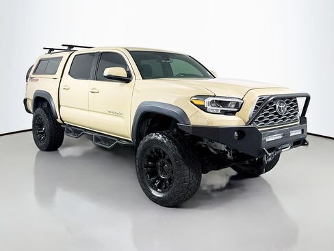 Used 2020 Toyota Tacoma TRD Off-Road w/ Technology Package AWD/4WD image 4