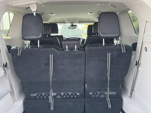 Used 2024 Chrysler Pacifica Touring-L FWD image 27