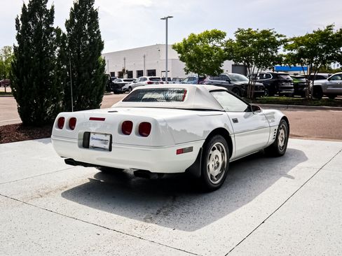 Used 1994 Chevrolet Corvette Convertible RWD image 10