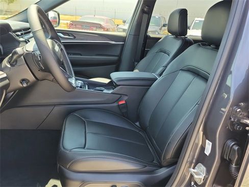 New 2025 Jeep Grand Cherokee L Limited w/ Luxury Tech Group II image 16