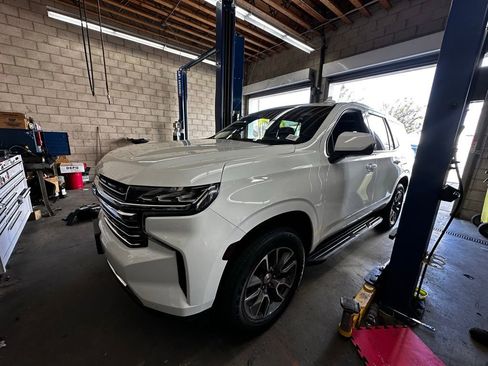 Used 2021 Chevrolet Tahoe LT w/ LT Signature Package RWD image 2