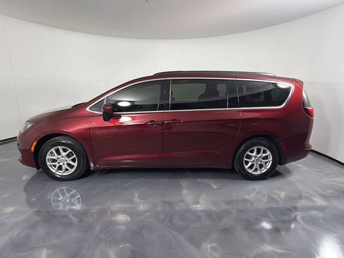 Used 2020 Chrysler Voyager Lxi FWD image 6