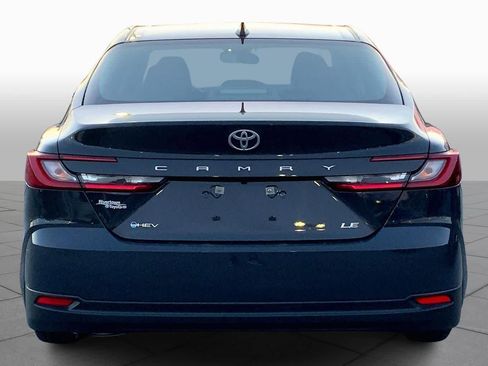 Used 2025 Toyota Camry LE w/ Convenience Package image 5