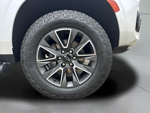 Used 2024 Chevrolet Tahoe Z71 w/ Luxury Package AWD/4WD image 12