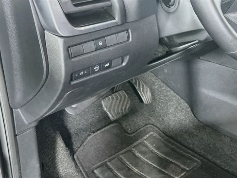Used 2025 Nissan Rogue SV FWD image 17