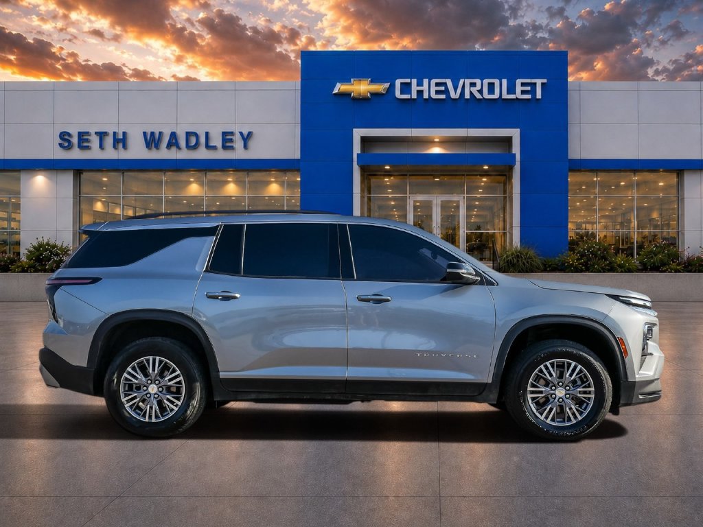 Used 2025 Chevrolet Traverse LT FWD image 8