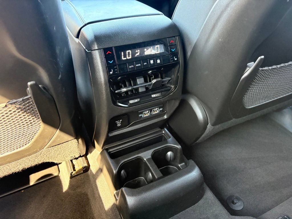 Used 2021 Jeep Grand Cherokee L Overland w/ Luxury Tech Group IV AWD/4WD image 30