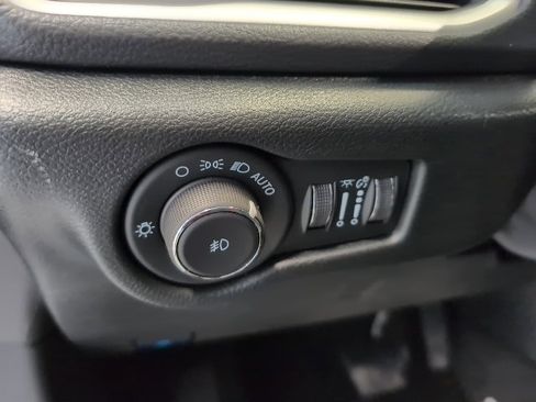 New 2026 Chrysler Pacifica Select image 15