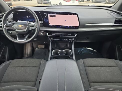 Used 2024 Chevrolet Traverse LT image 9