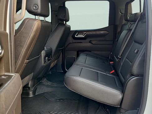 Used 2026 Chevrolet Silverado 1500 LT Trail Boss w/ Convenience Package II AWD/4WD image 12