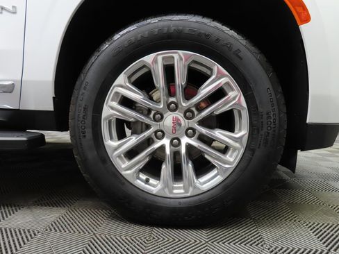 Used 2024 GMC Yukon XL SLT image 8